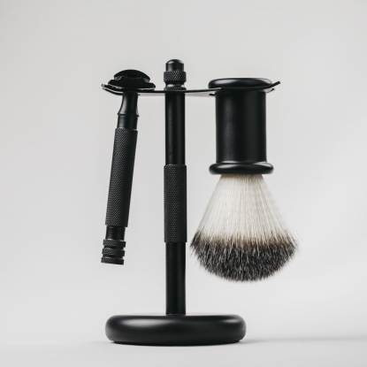 kit de barbear, inclui pincel vegano, máquina barbear lâminas e suporte em aço